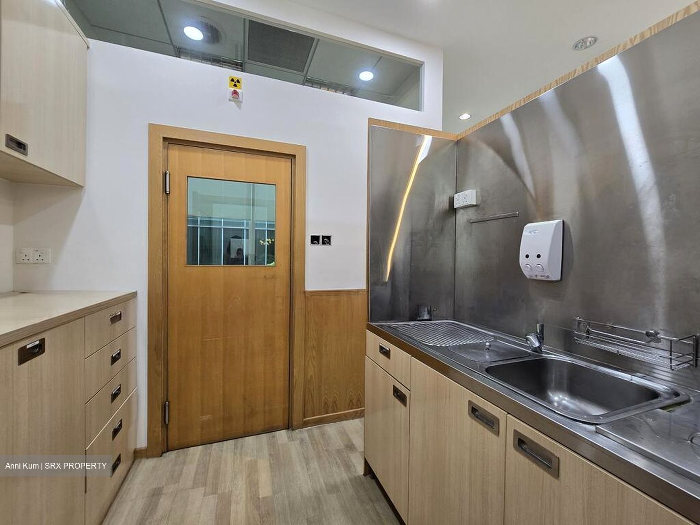 SQUARE 2 (D11), Retail #497413431